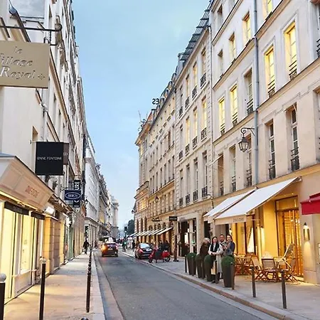 Apartment Rent A - St Honore Paris
