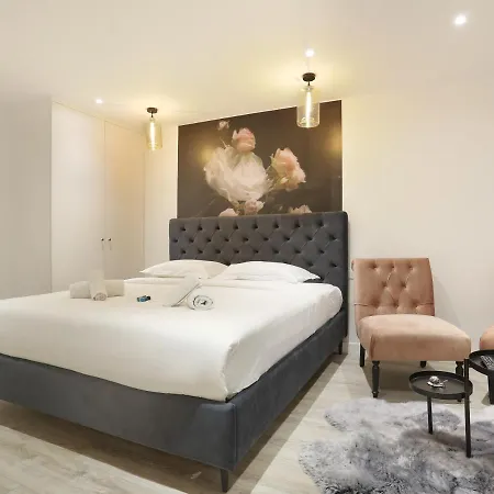 Rent A - St Honore Paris