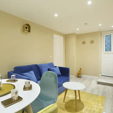 Rent A - St Honore * Paris