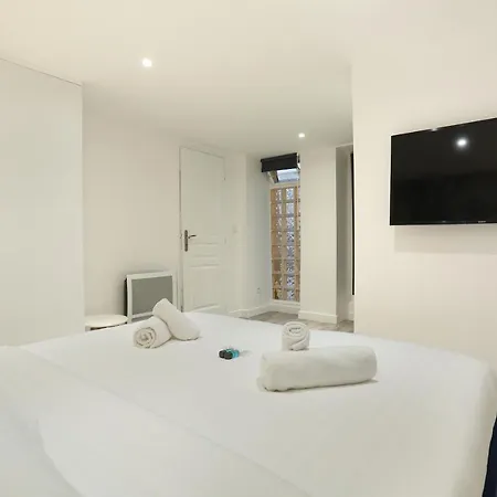 Rent A - St Honore Paris